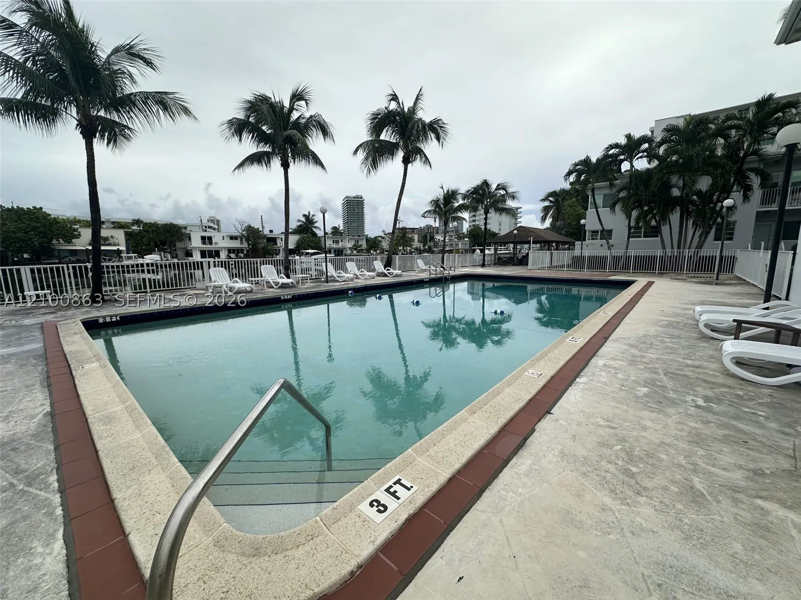 7207 Bay Dr #13