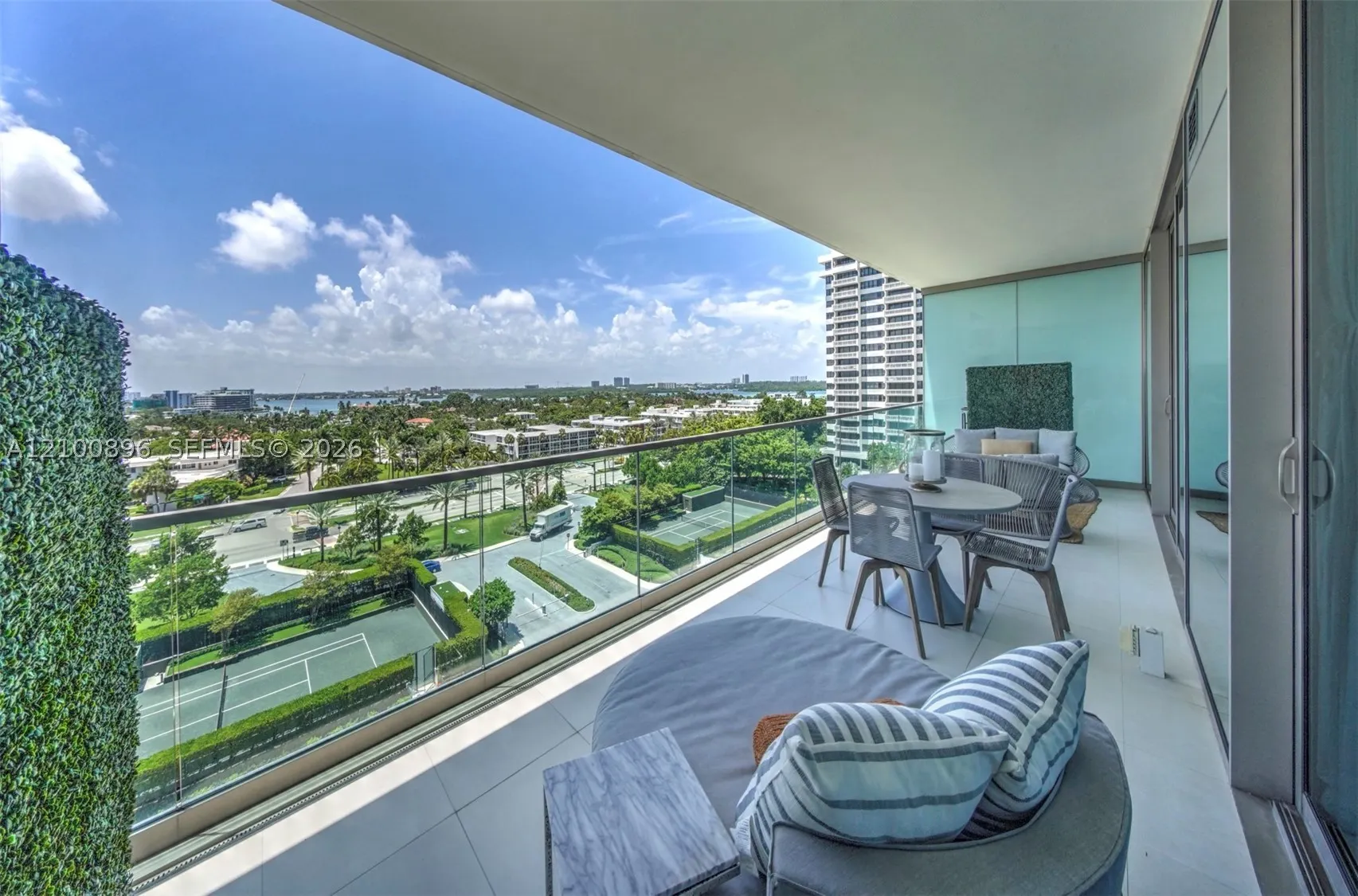 10201 Collins Ave #804