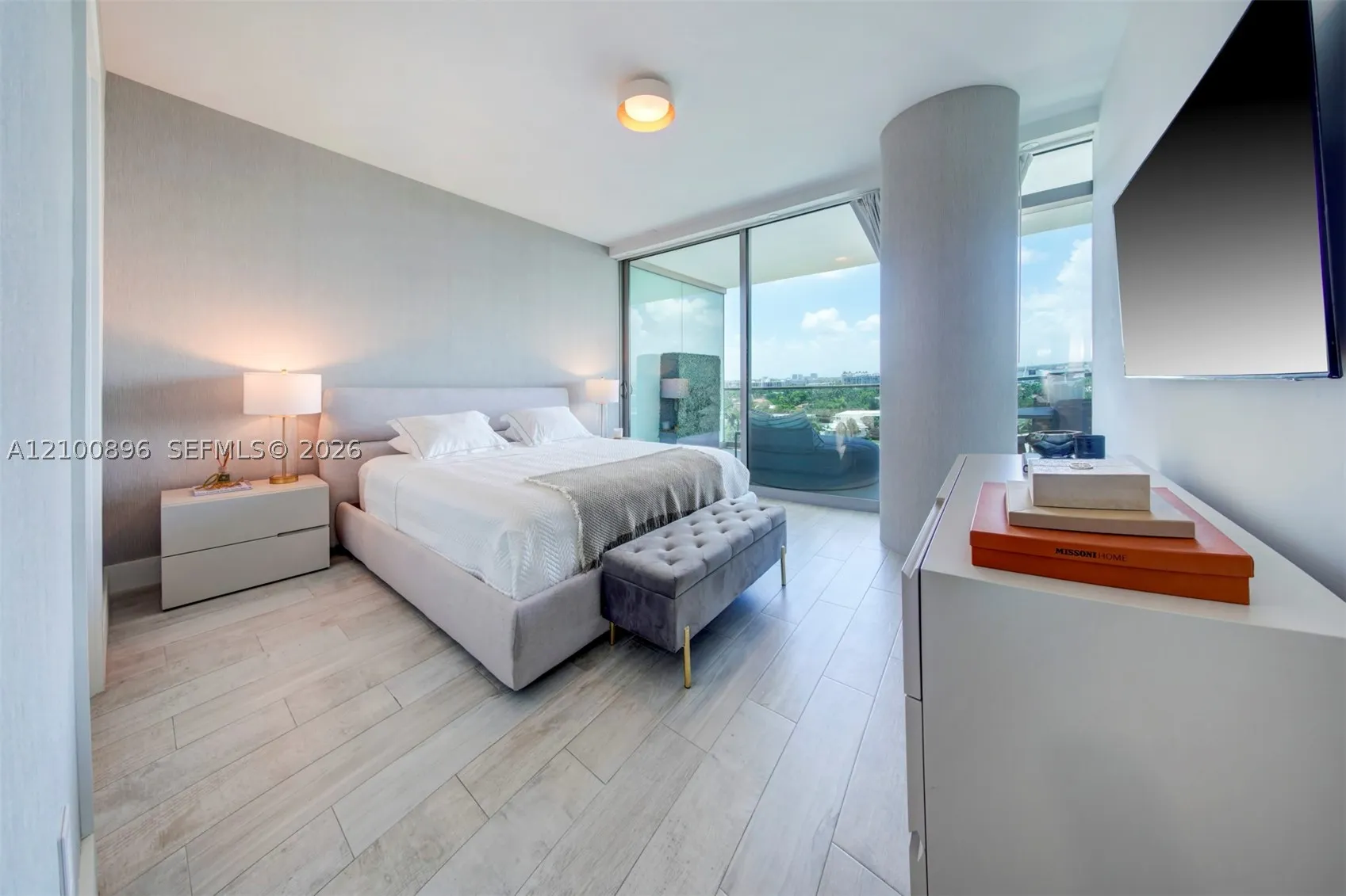 10201 Collins Ave #804