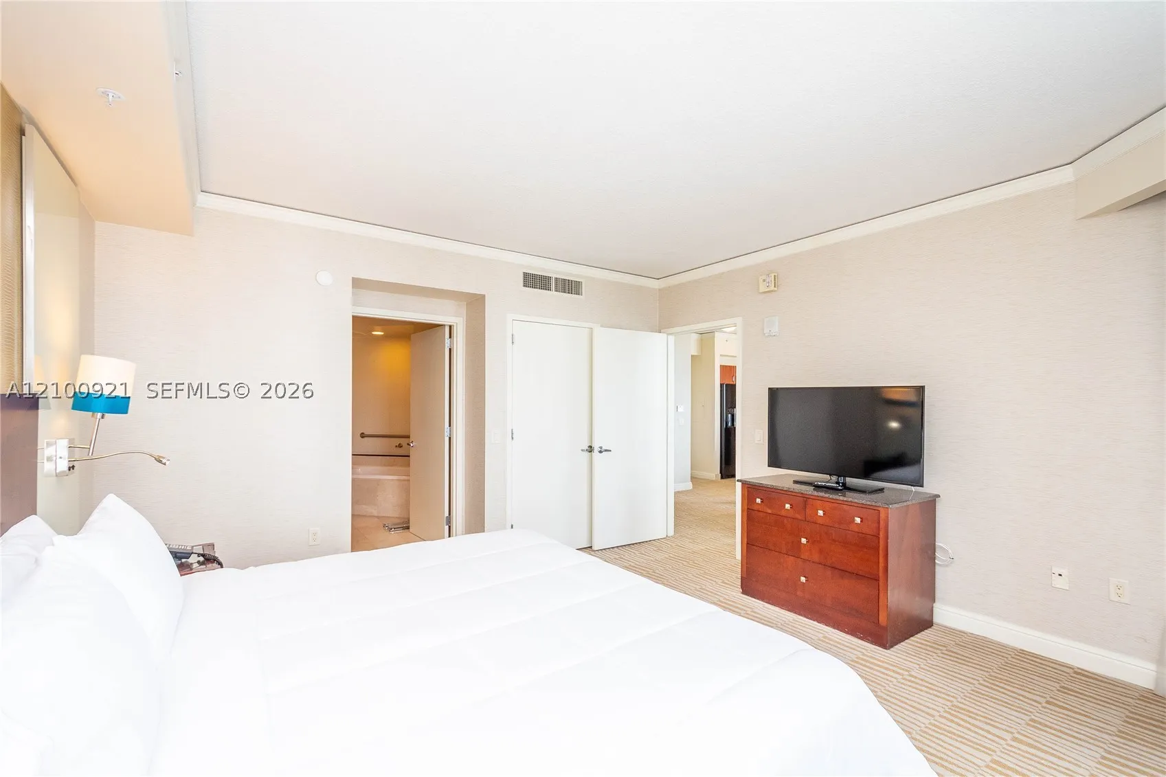 18001 Collins Ave #504 & 505