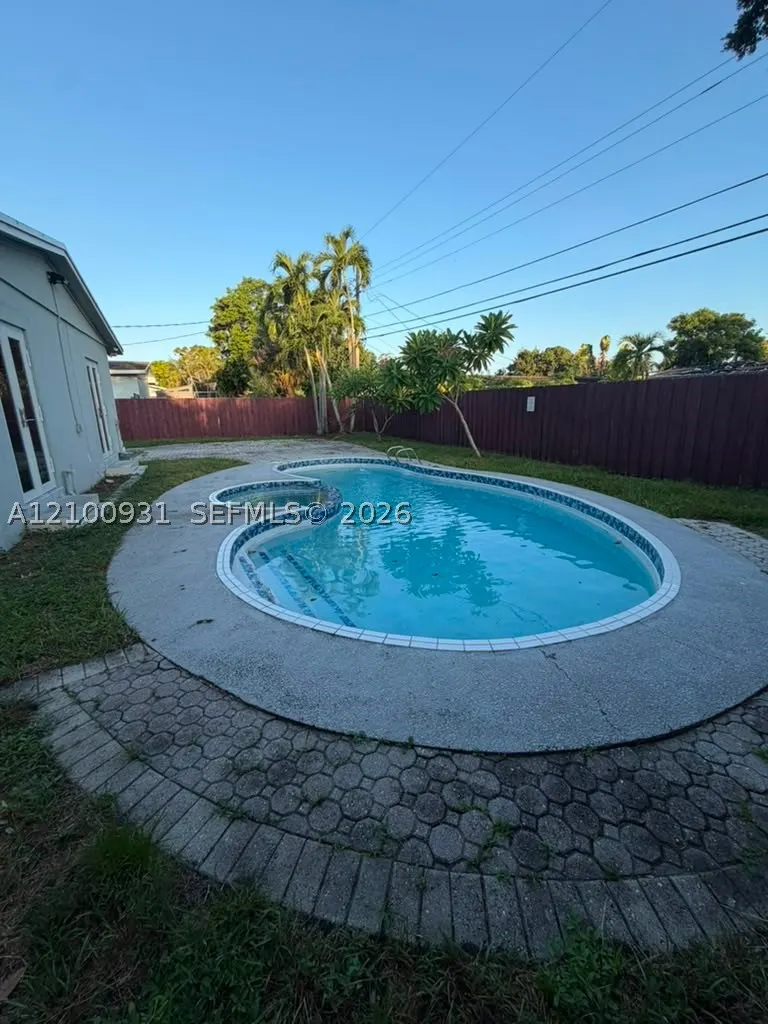 3161 Riverland Rd