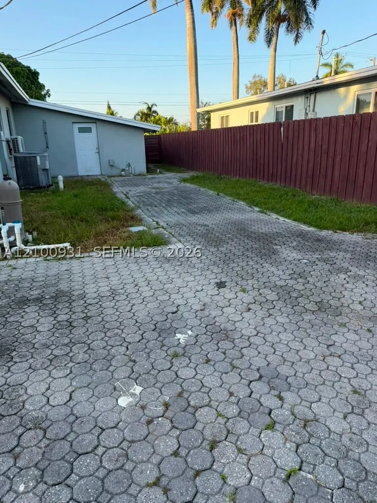 3161 Riverland Rd