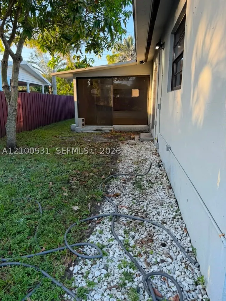 3161 Riverland Rd