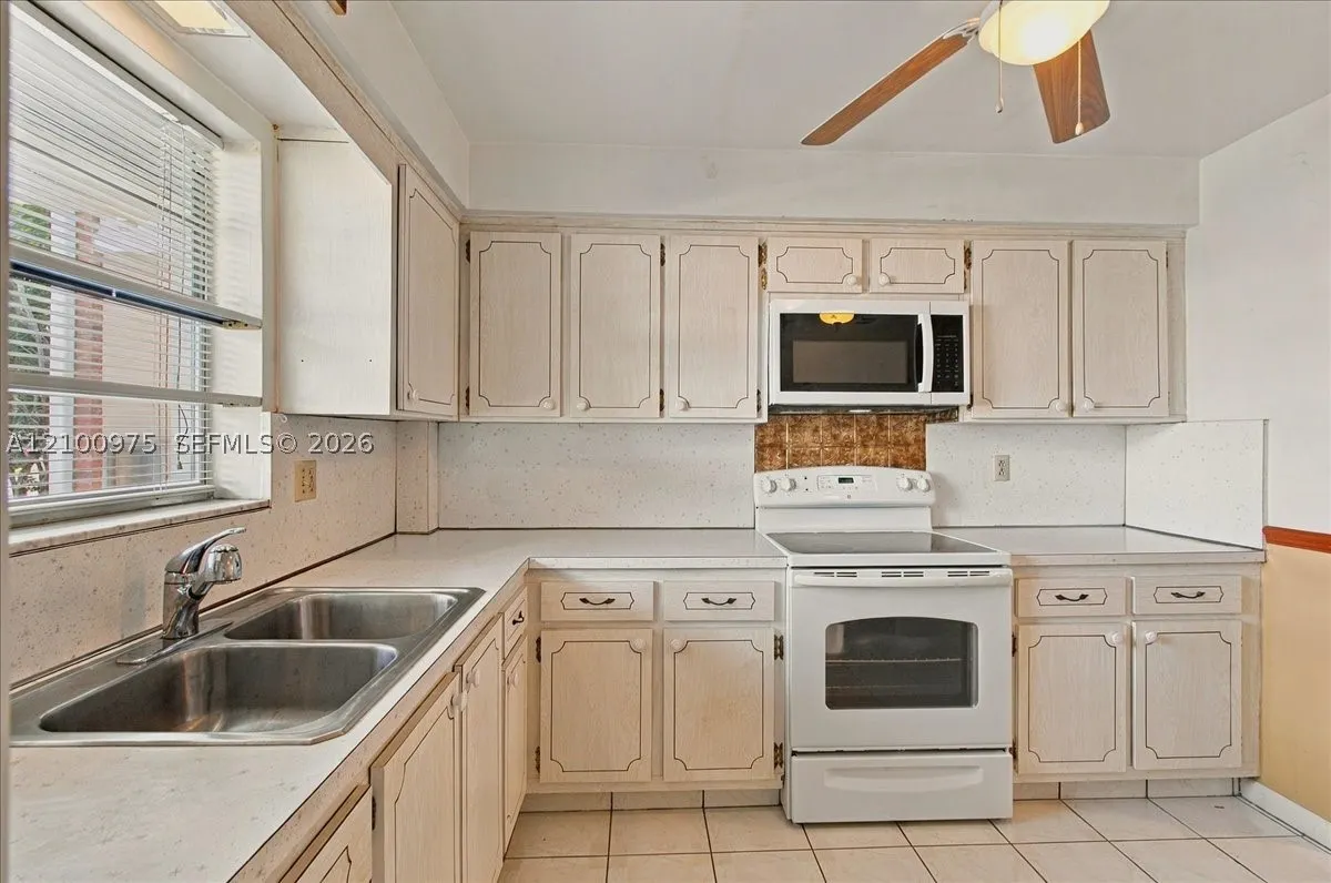 500 S Luna Ct #3