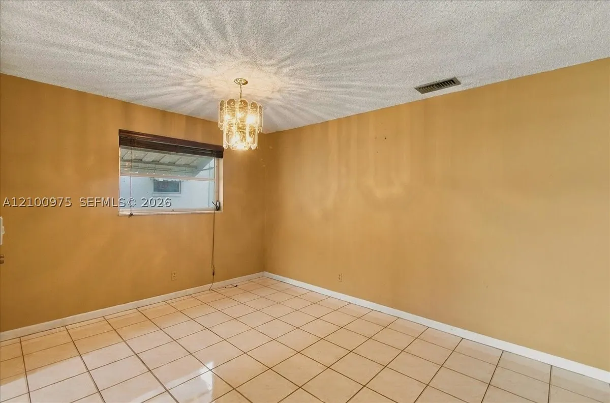 500 S Luna Ct #3