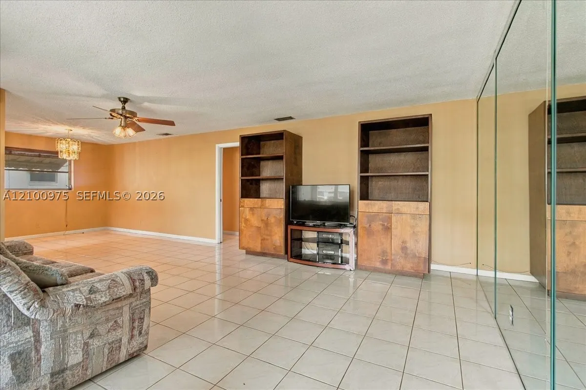 500 S Luna Ct #3