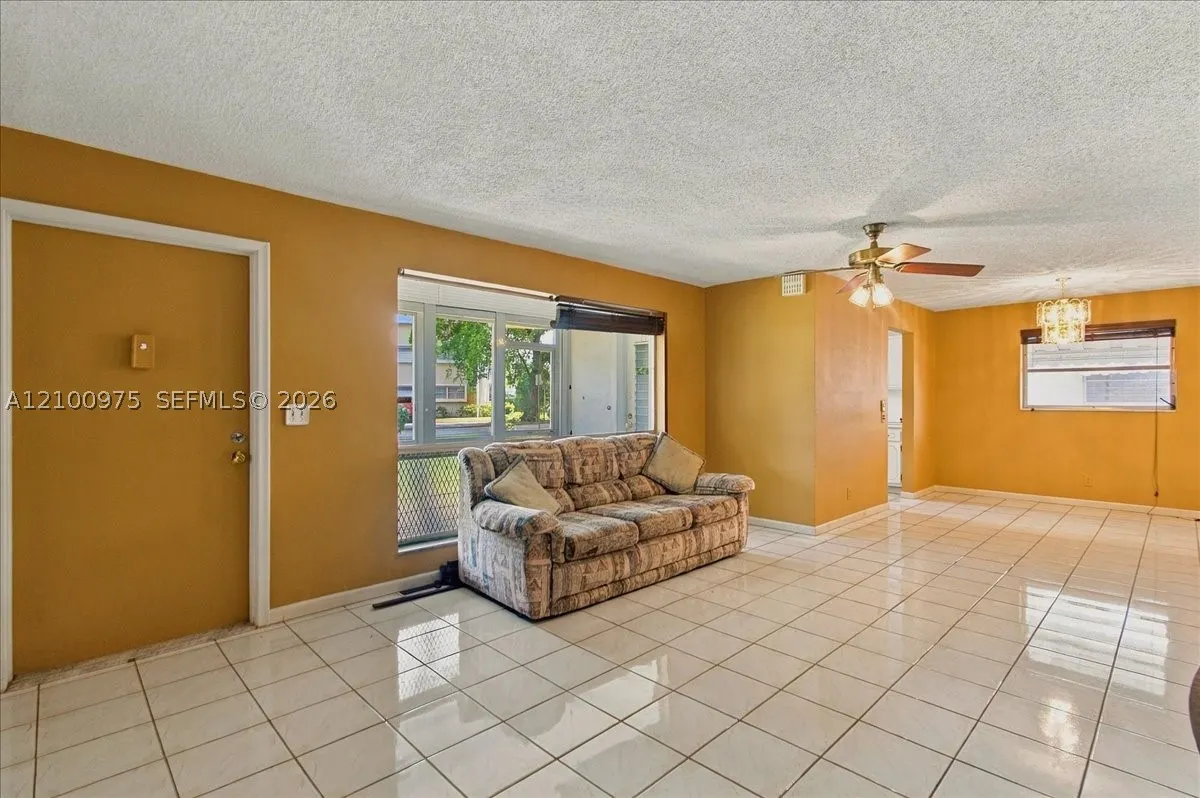 500 S Luna Ct #3