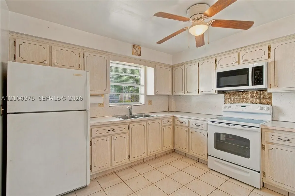 500 S Luna Ct #3