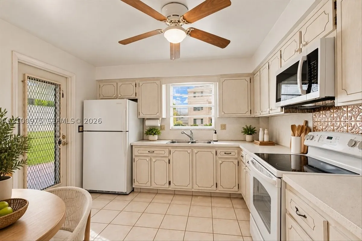 500 S Luna Ct #3