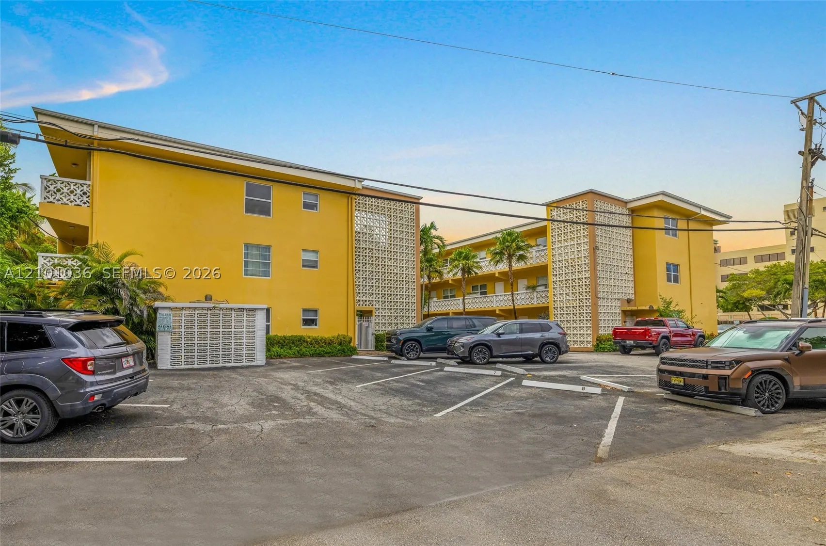815 Middle River Dr #311
