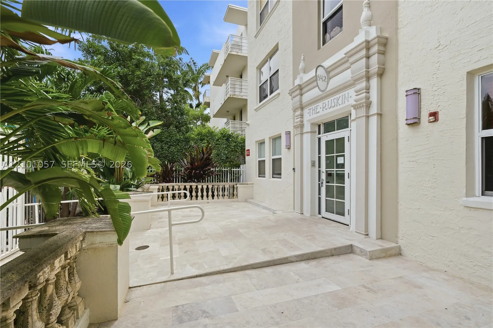 1542 Drexel Ave #301