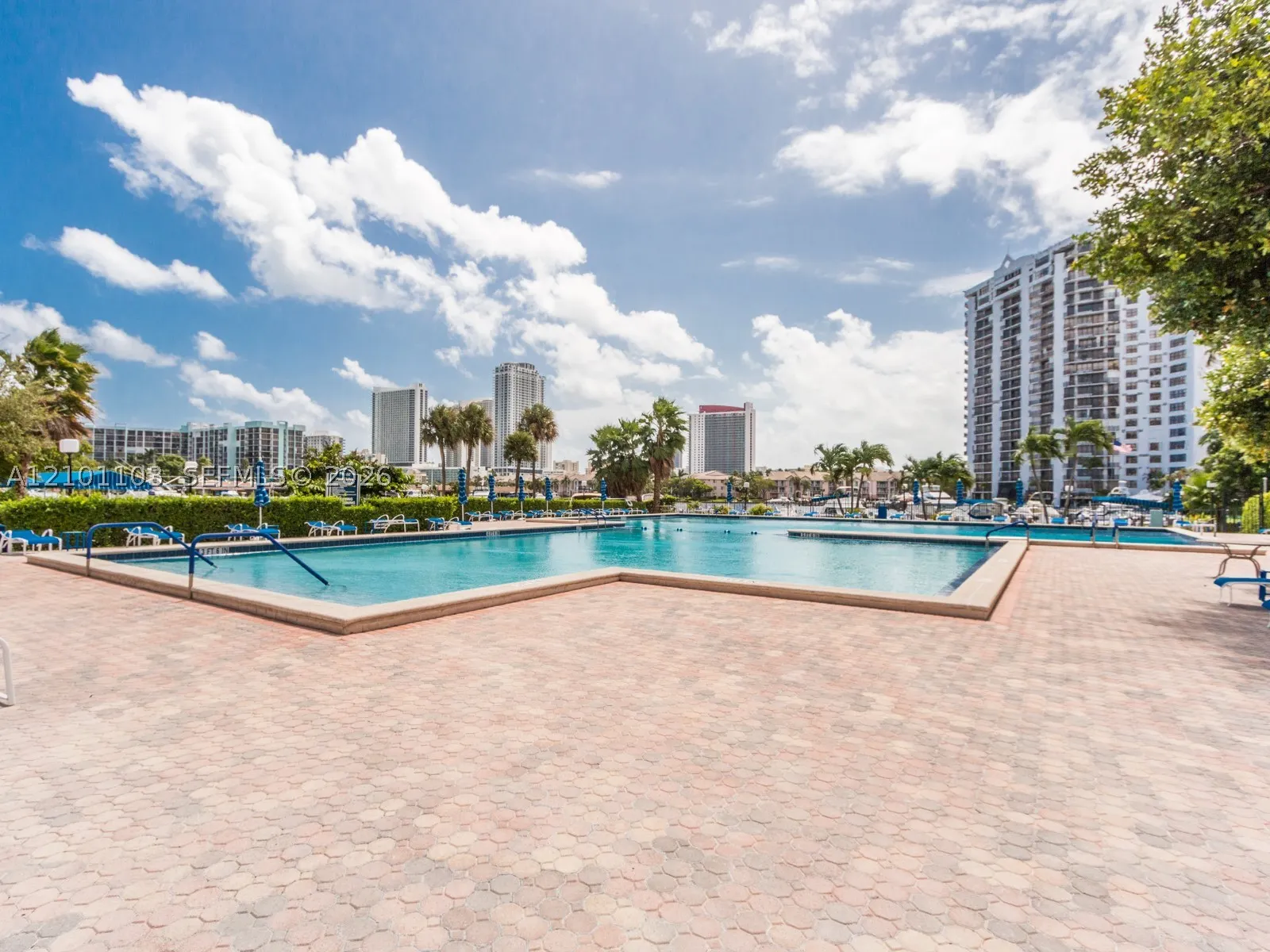 2500 PARKVIEW DR #507