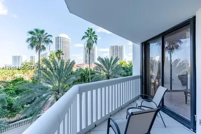 2000 Island Blvd #609