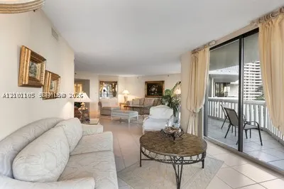 2000 Island Blvd #609