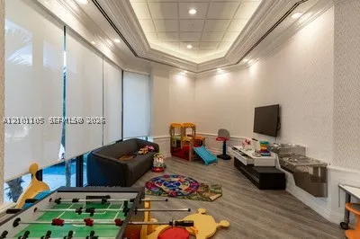 2000 Island Blvd #609