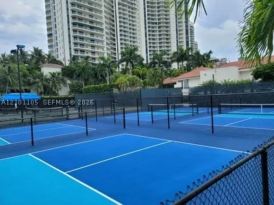 2000 Island Blvd #609