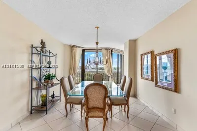 2000 Island Blvd #609