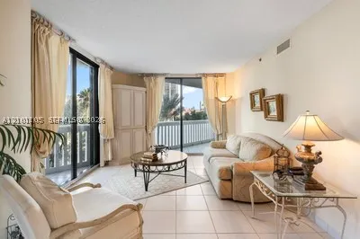 2000 Island Blvd #609