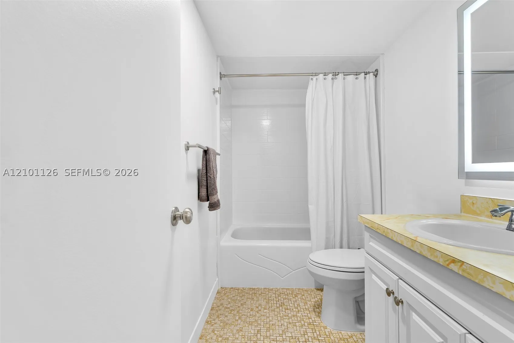 315 SE 11th Ter #203