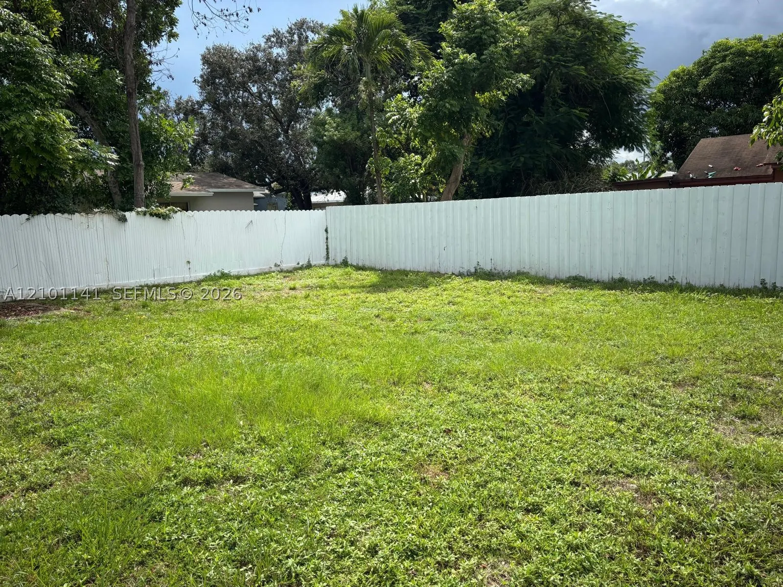 164 NE 169th St