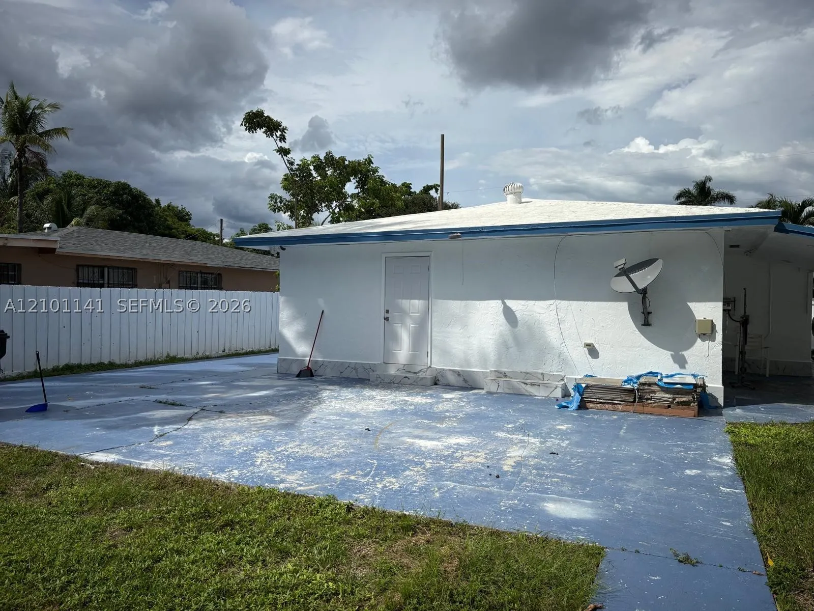164 NE 169th St