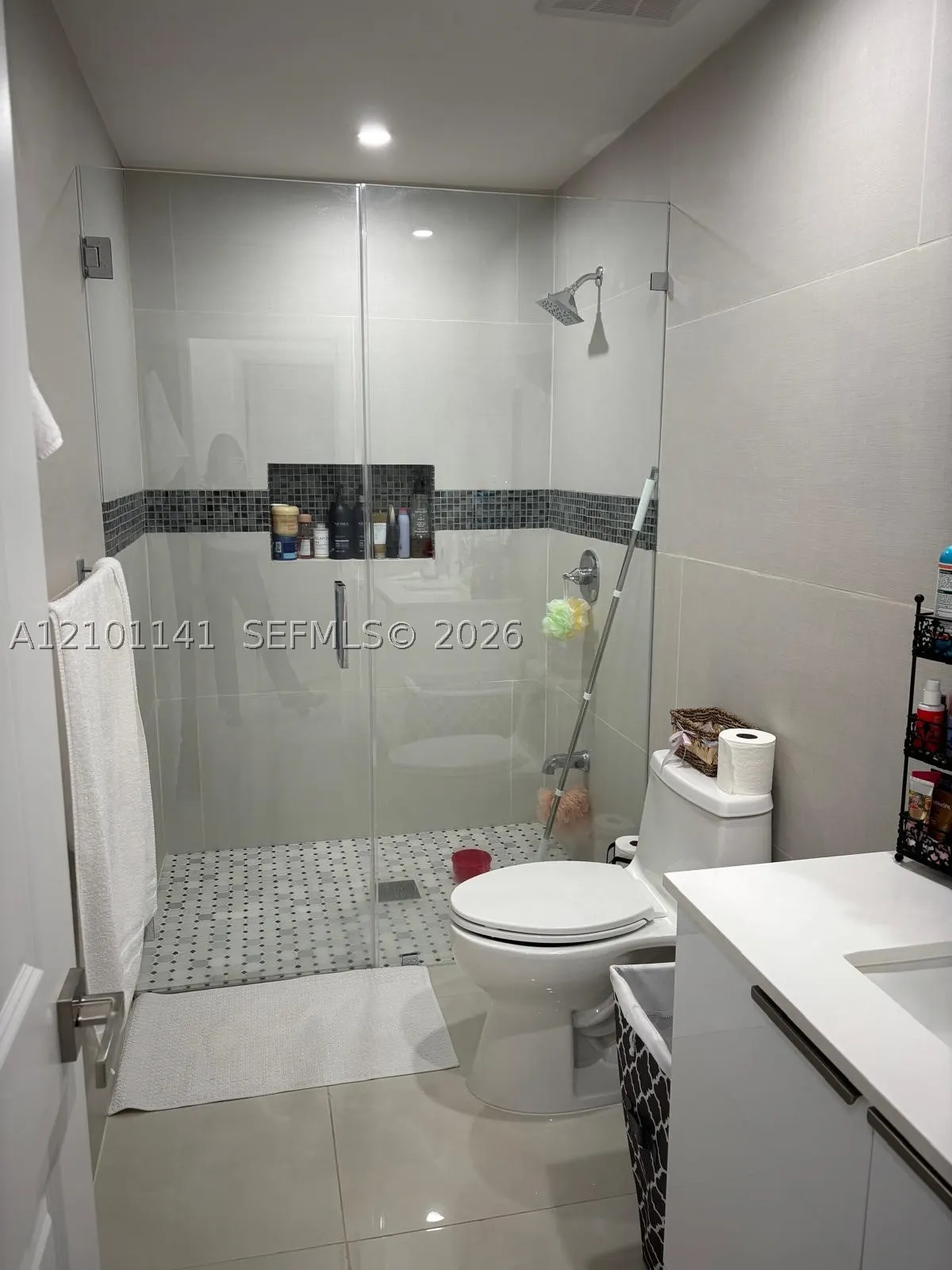 164 NE 169th St
