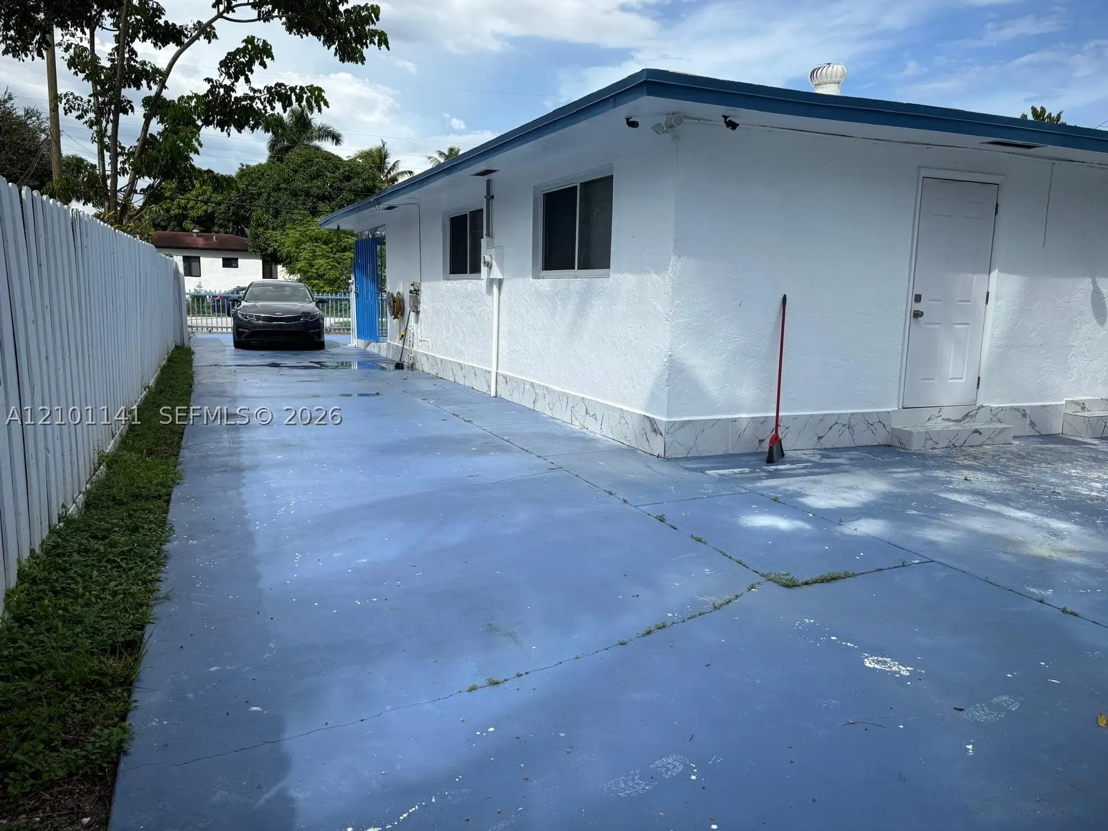 164 NE 169th St