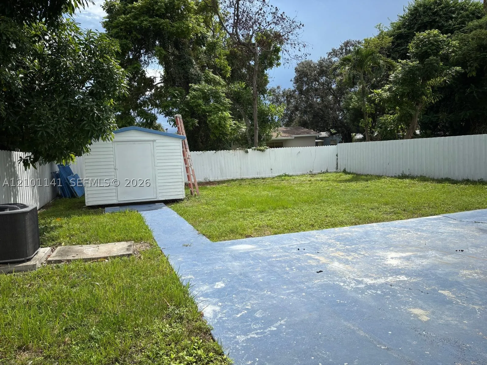 164 NE 169th St
