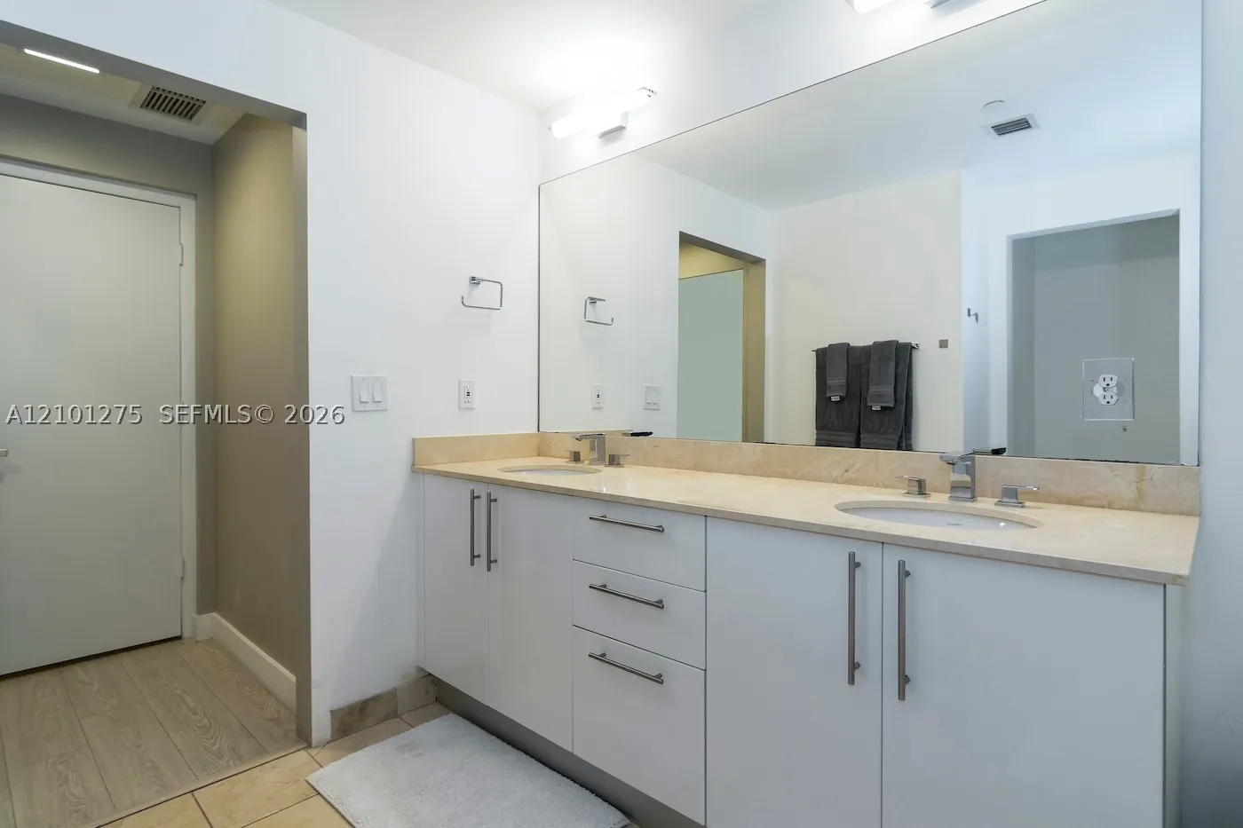 3330 NE 190 ST #516