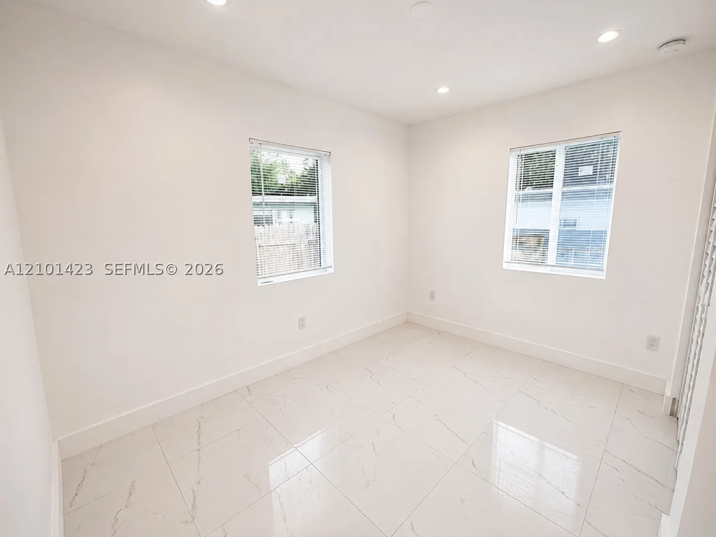 1800 NE 154th St