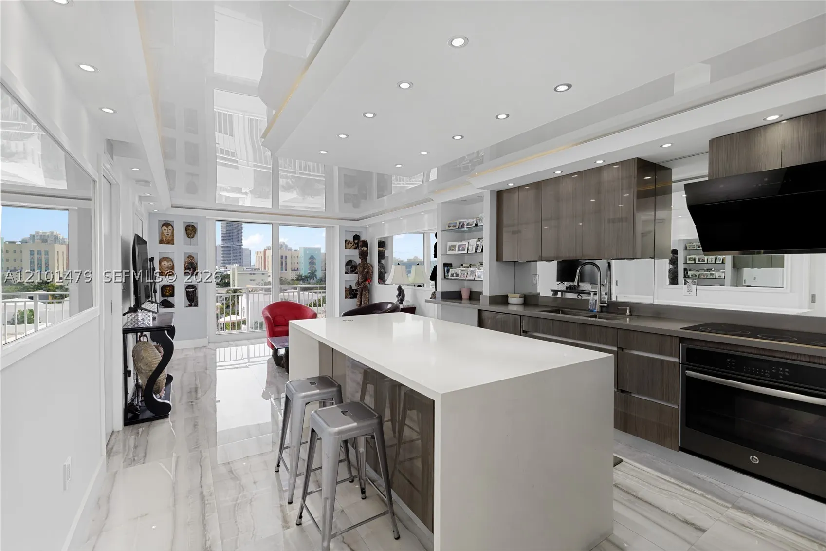 345 Ocean Dr #705