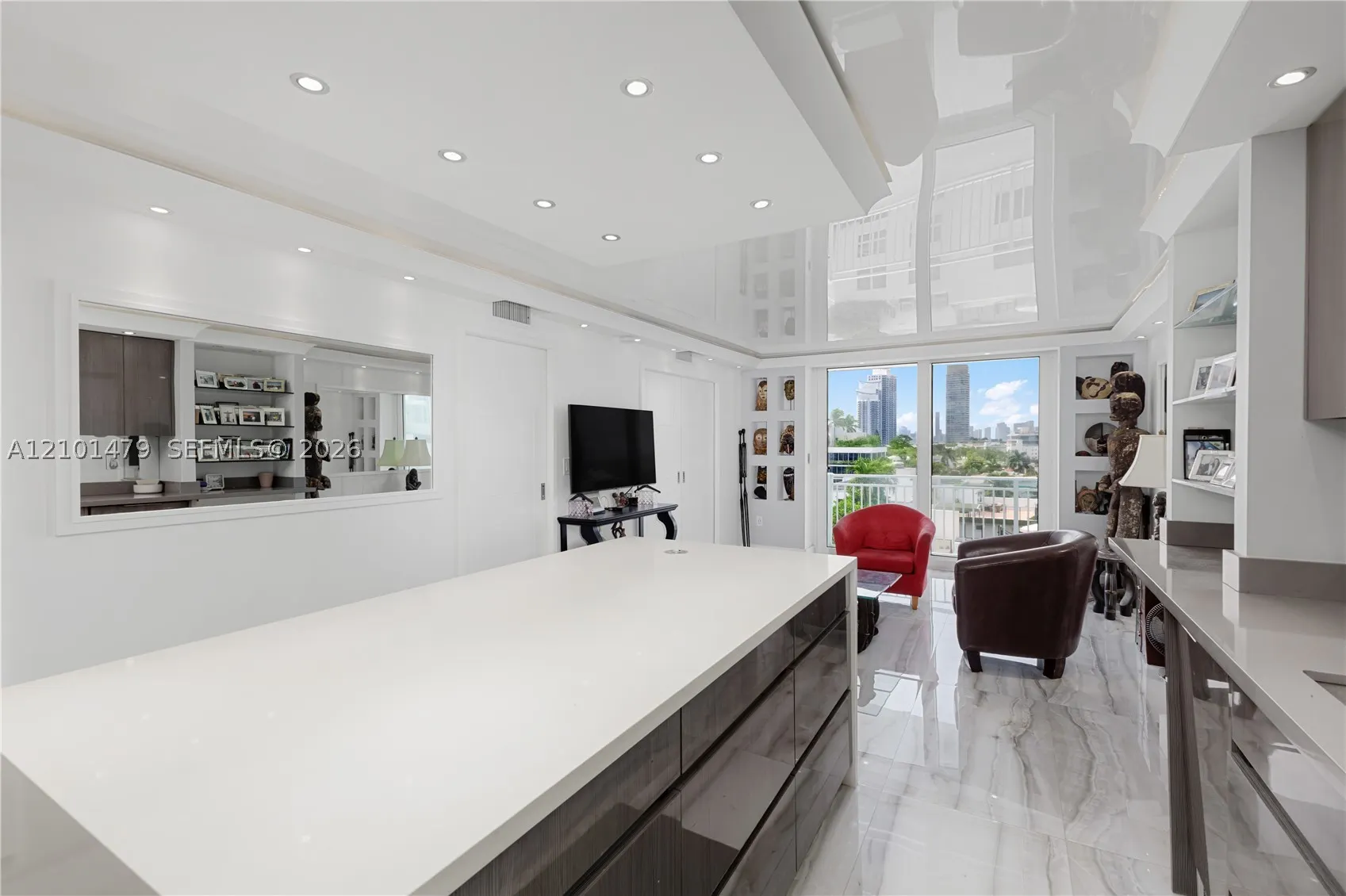345 Ocean Dr #705