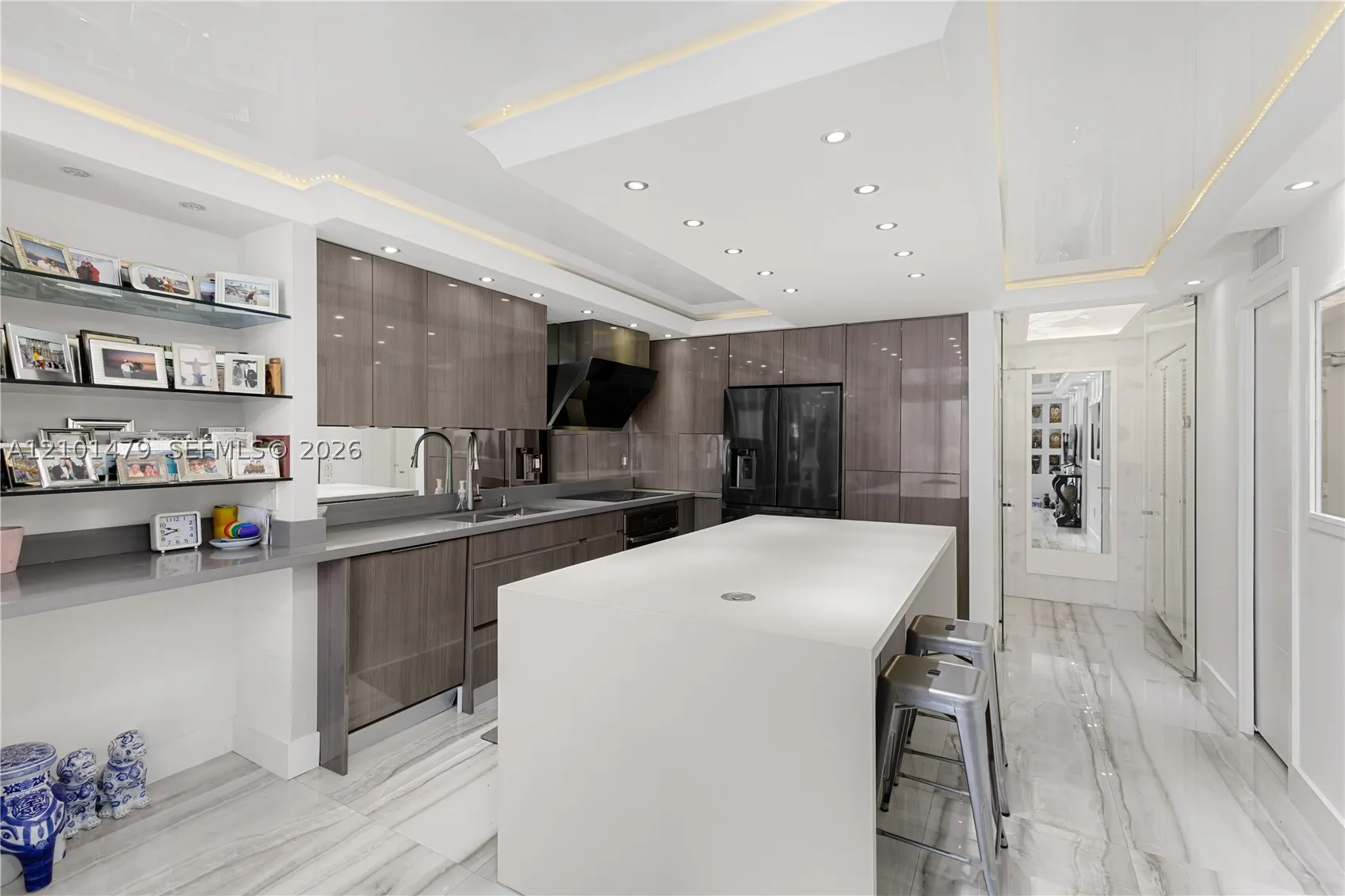 345 Ocean Dr #705