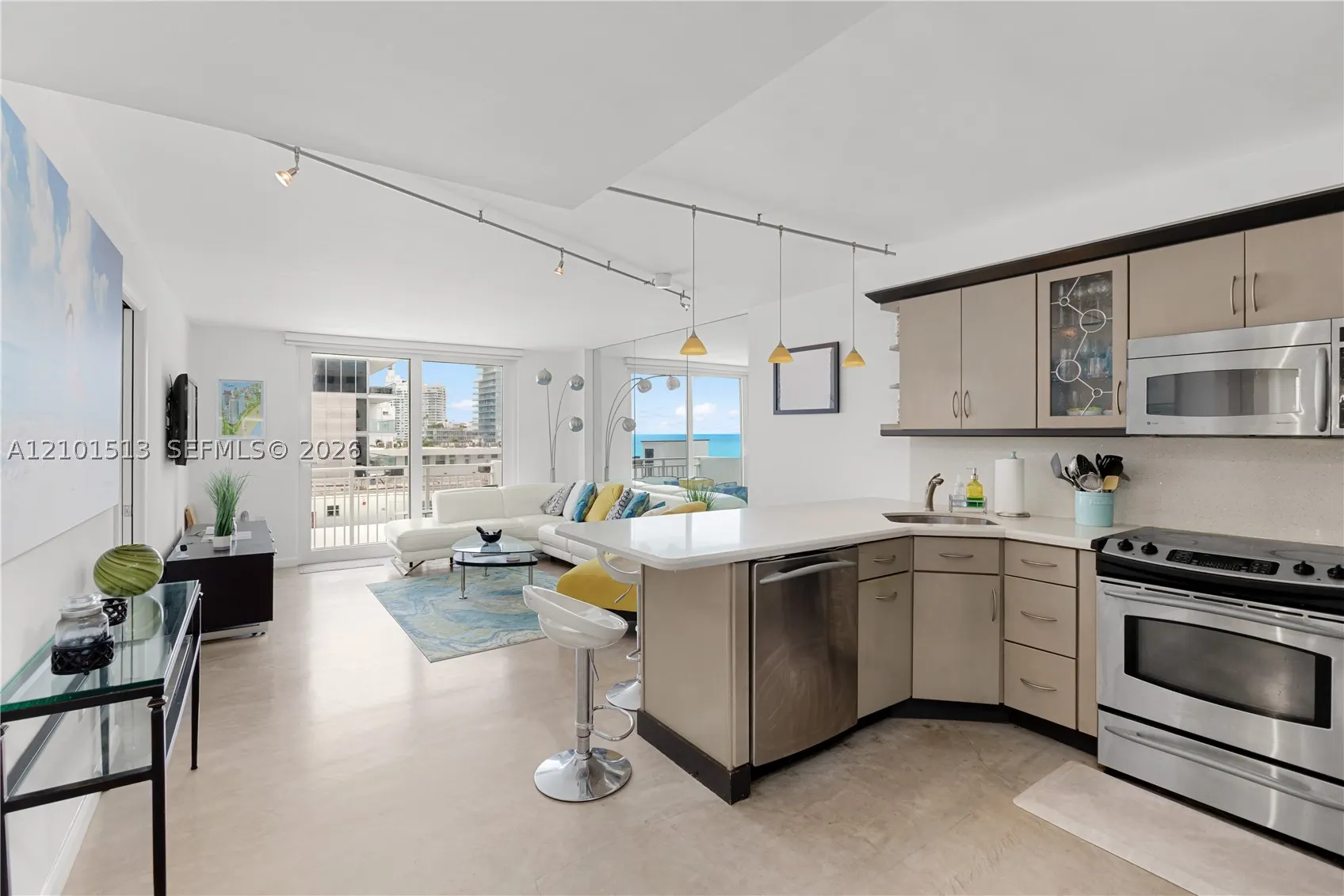 345 Ocean Dr #812