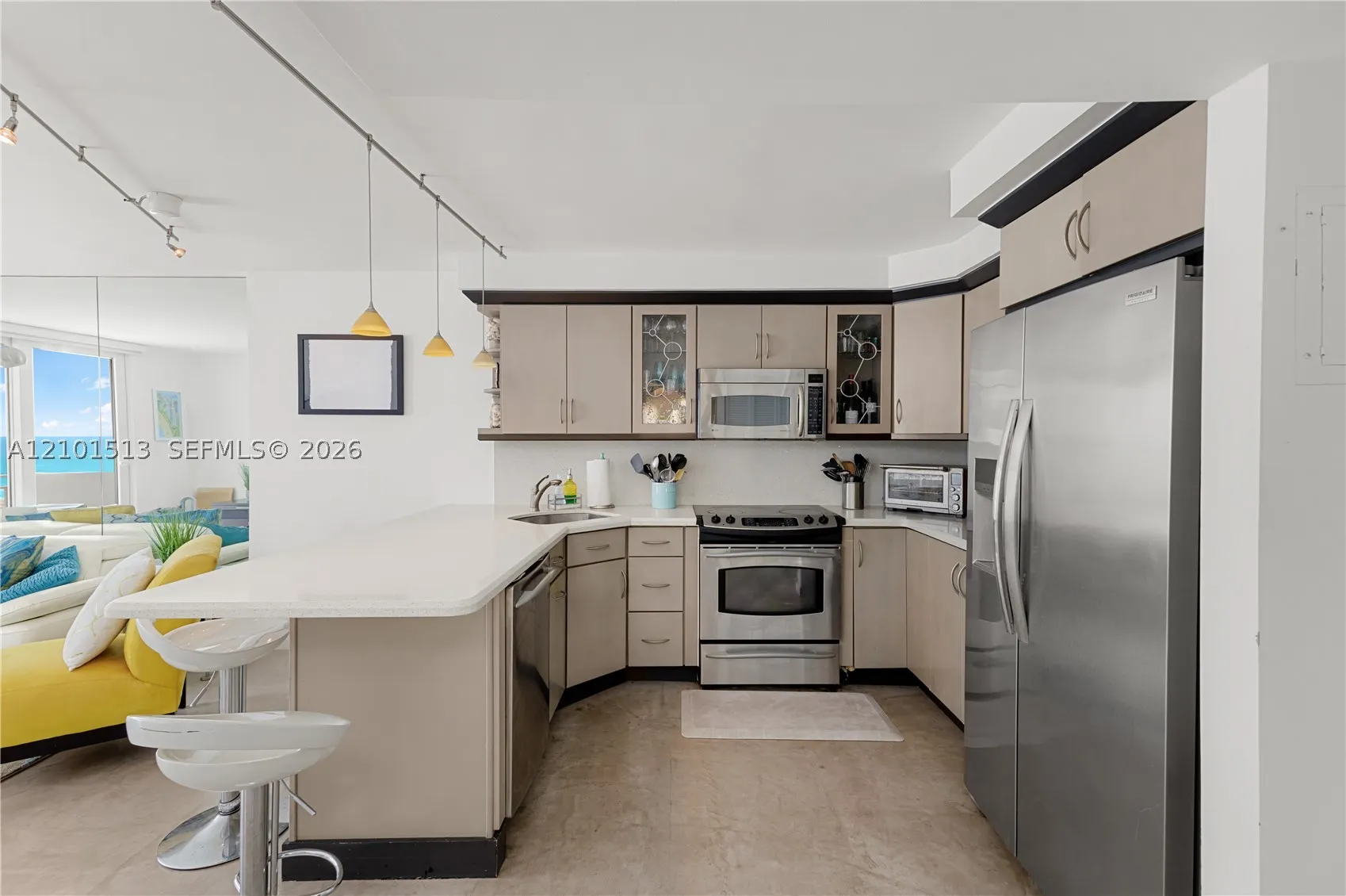 345 Ocean Dr #812