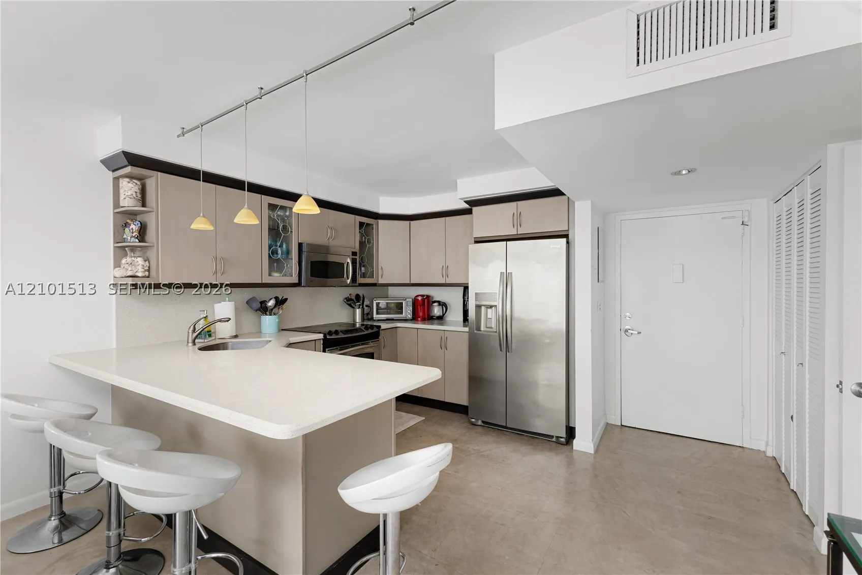 345 Ocean Dr #812