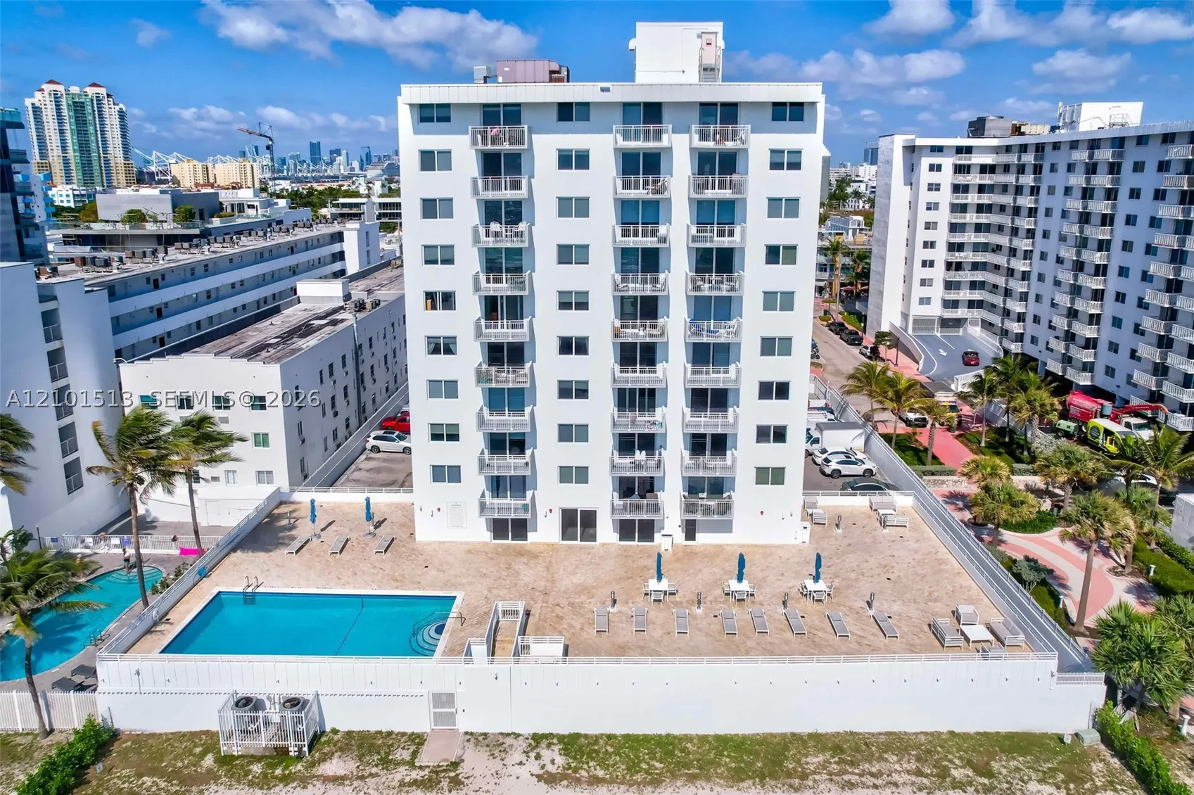 345 Ocean Dr #812