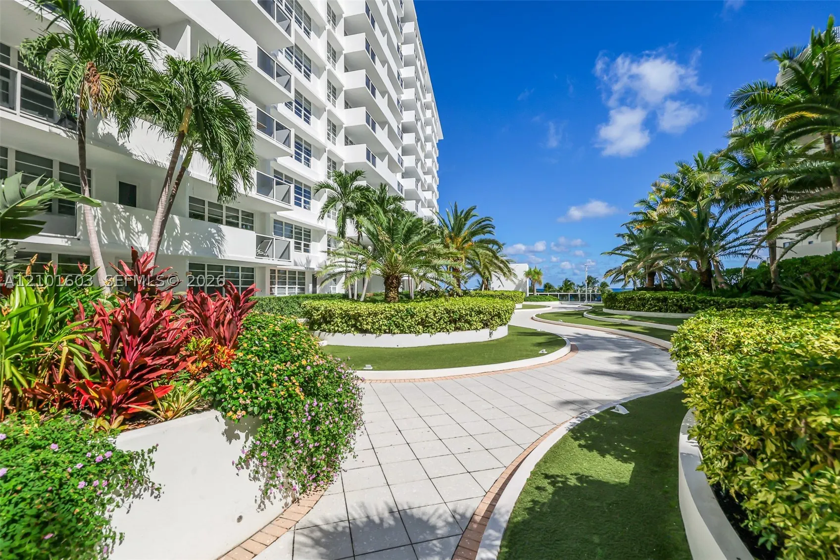 100 Lincoln Rd #502