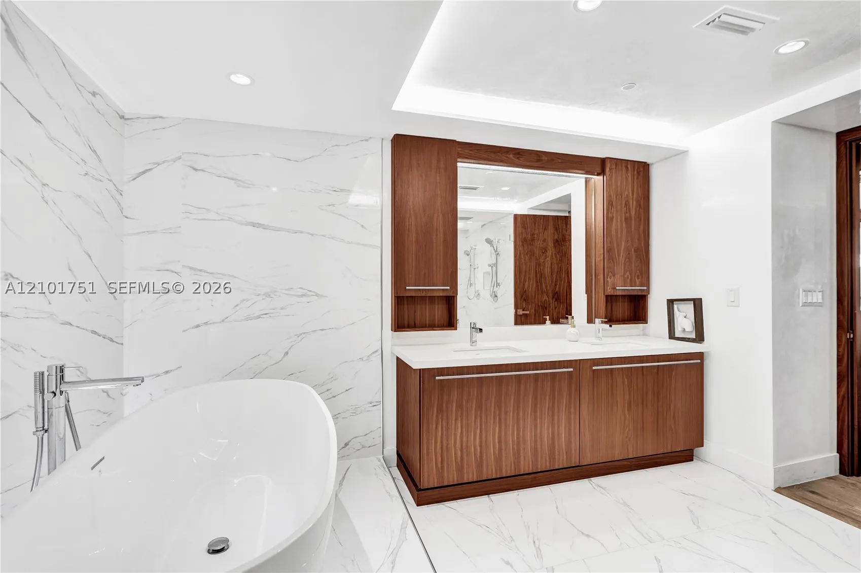 9401 Collins Ave #305
