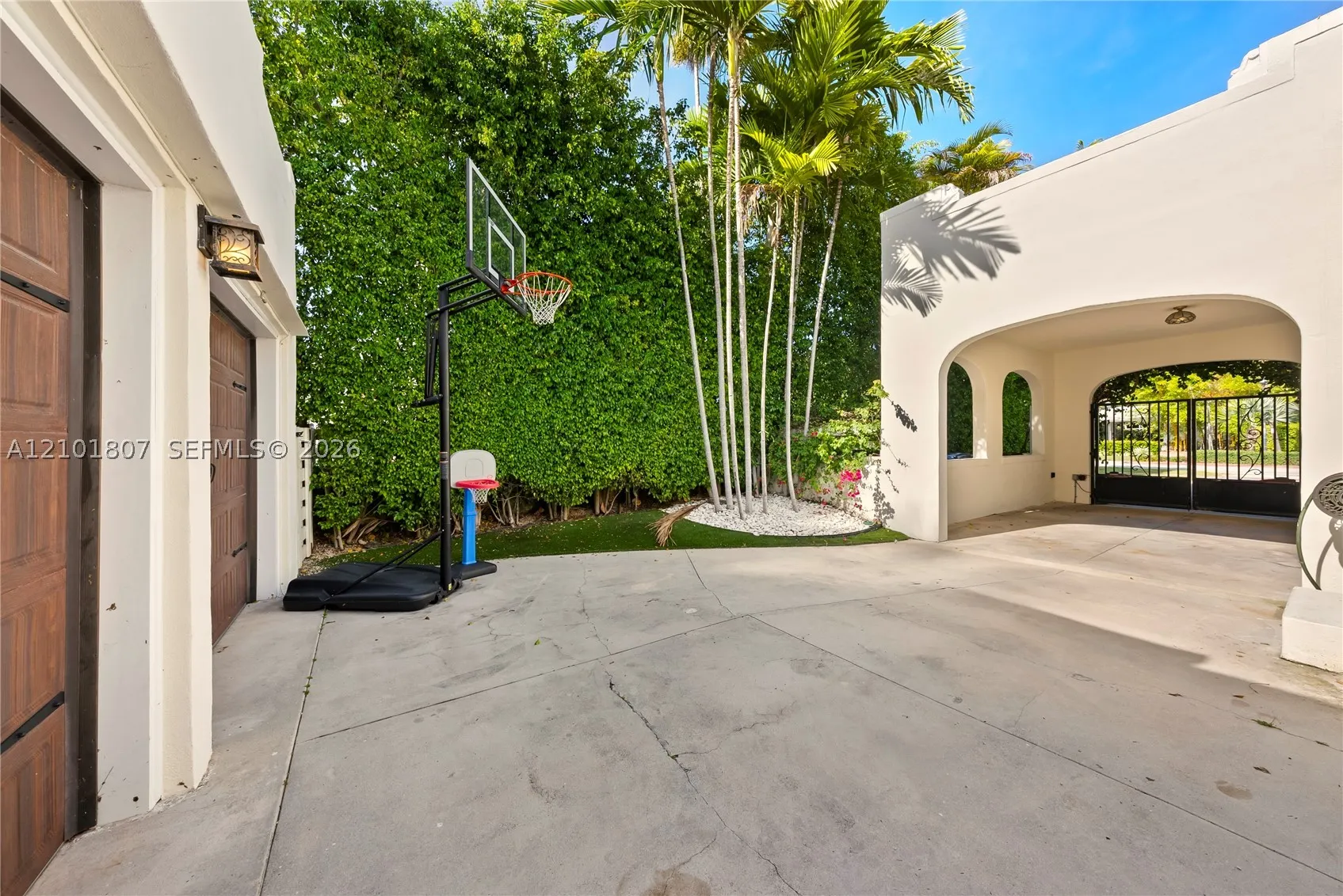 5800 La Gorce Dr