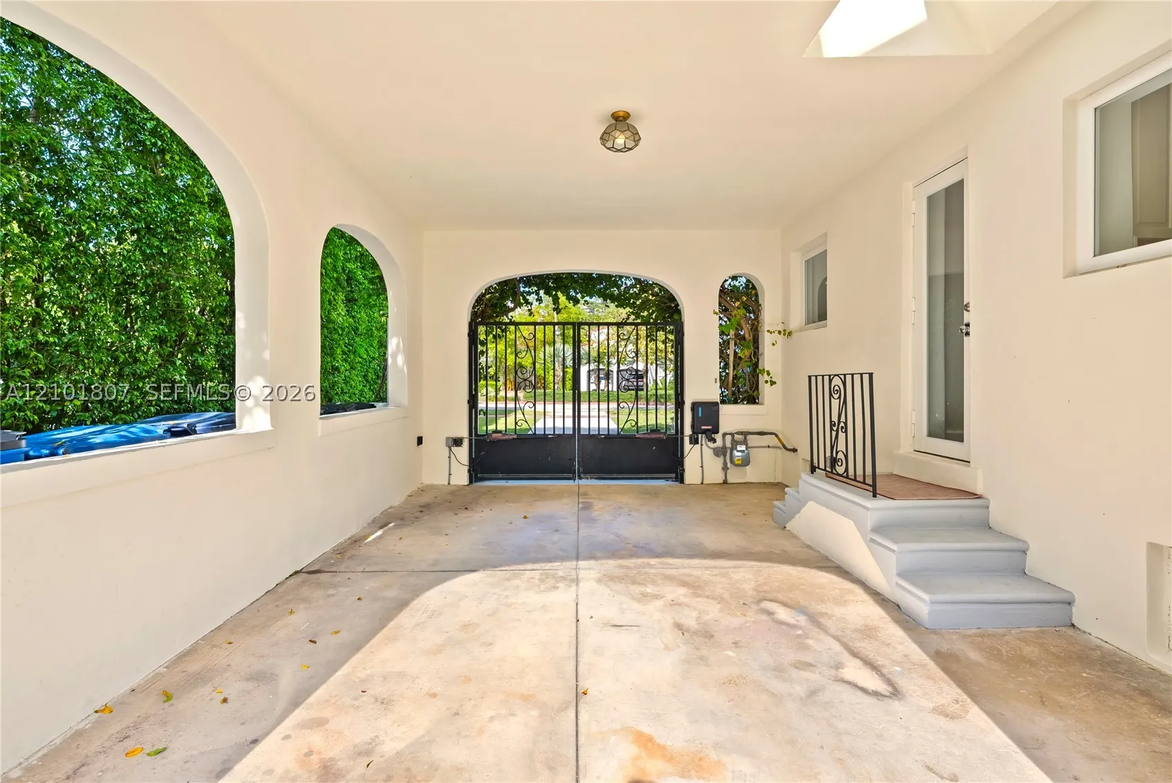 5800 La Gorce Dr