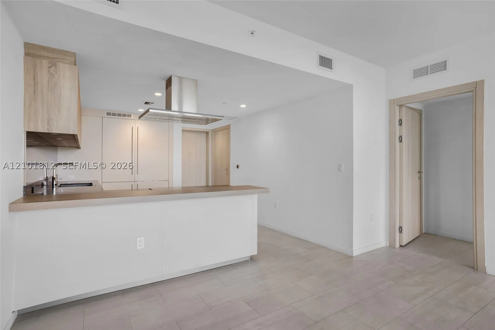1000 Brickell Plz #3904