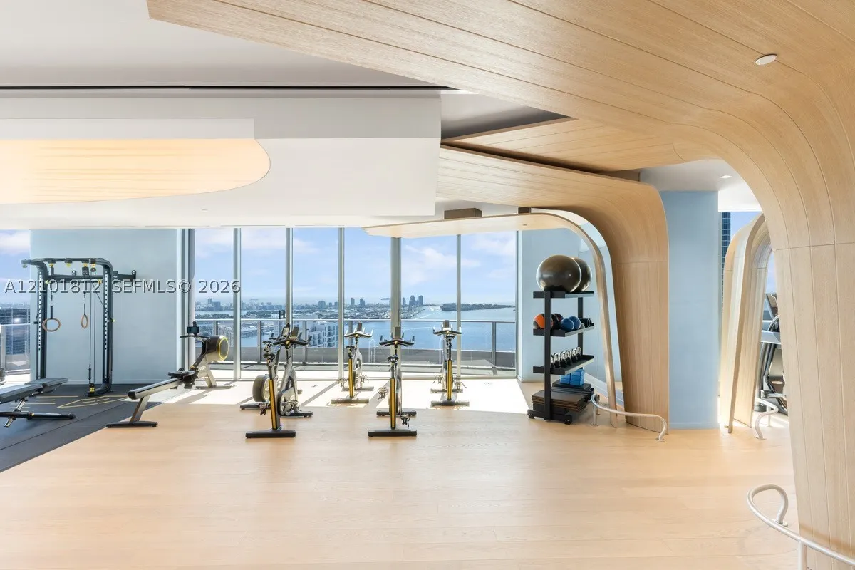 1000 Brickell Plz #3904