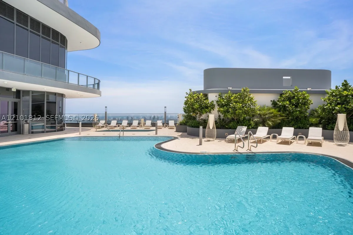 1000 Brickell Plz #3904