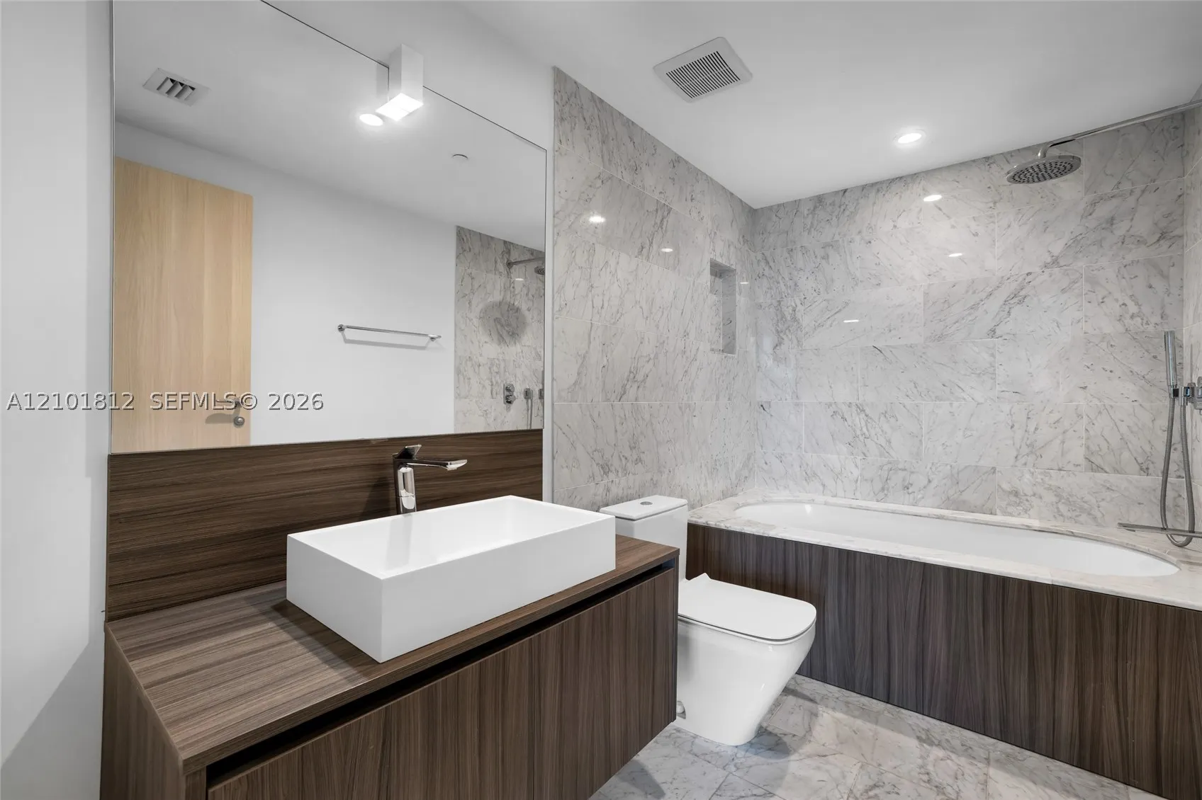 1000 Brickell Plz #3904