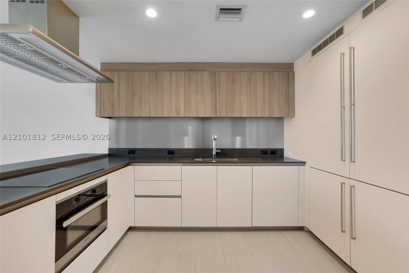 1000 Brickell Plz #3904