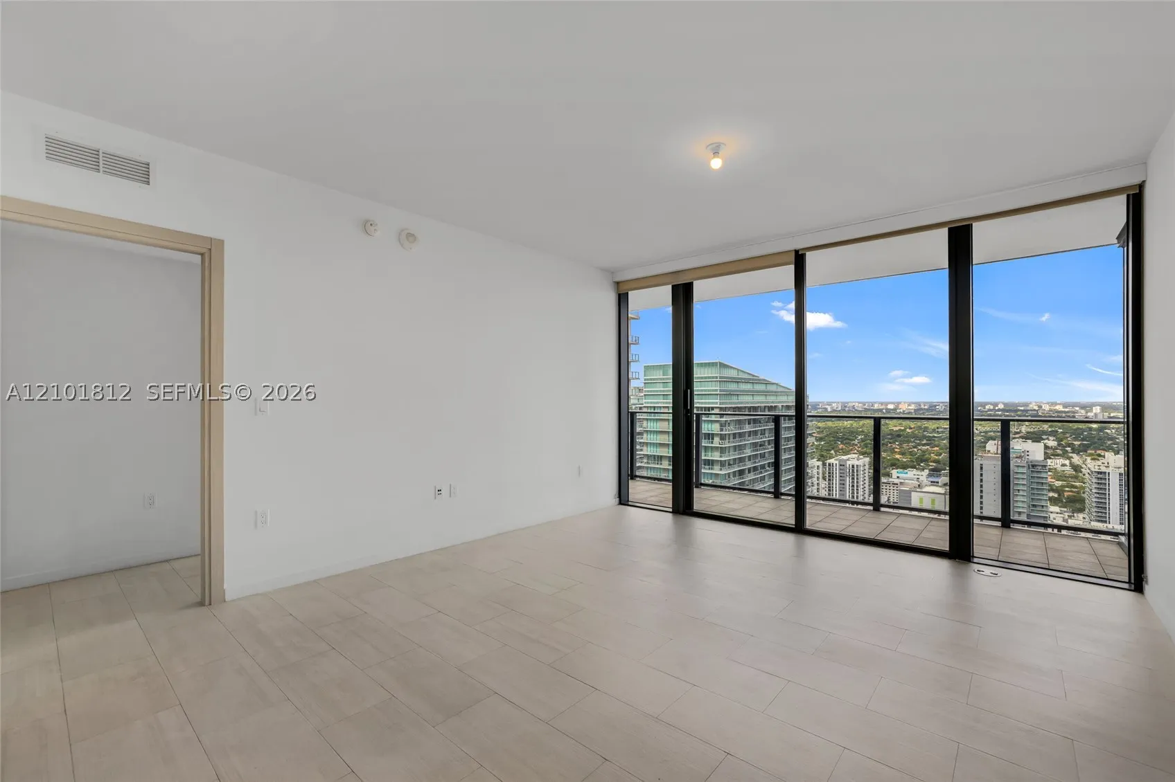 1000 Brickell Plz #3904