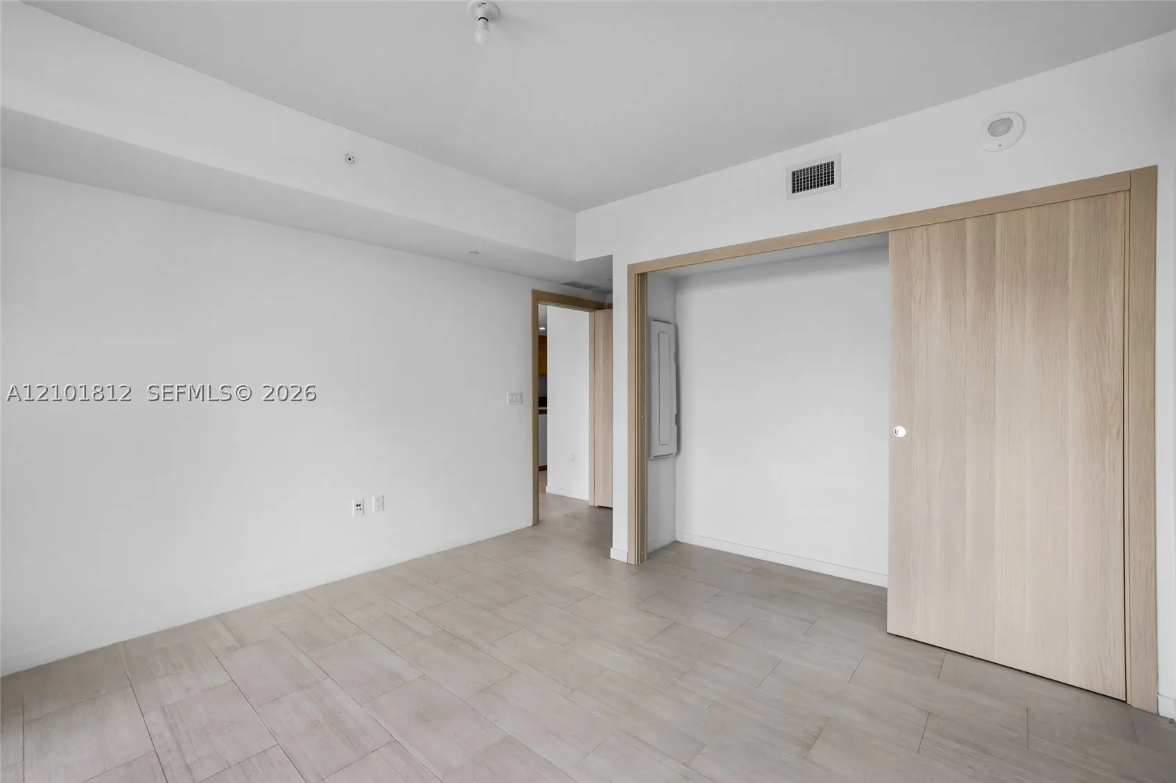 1000 Brickell Plz #3904
