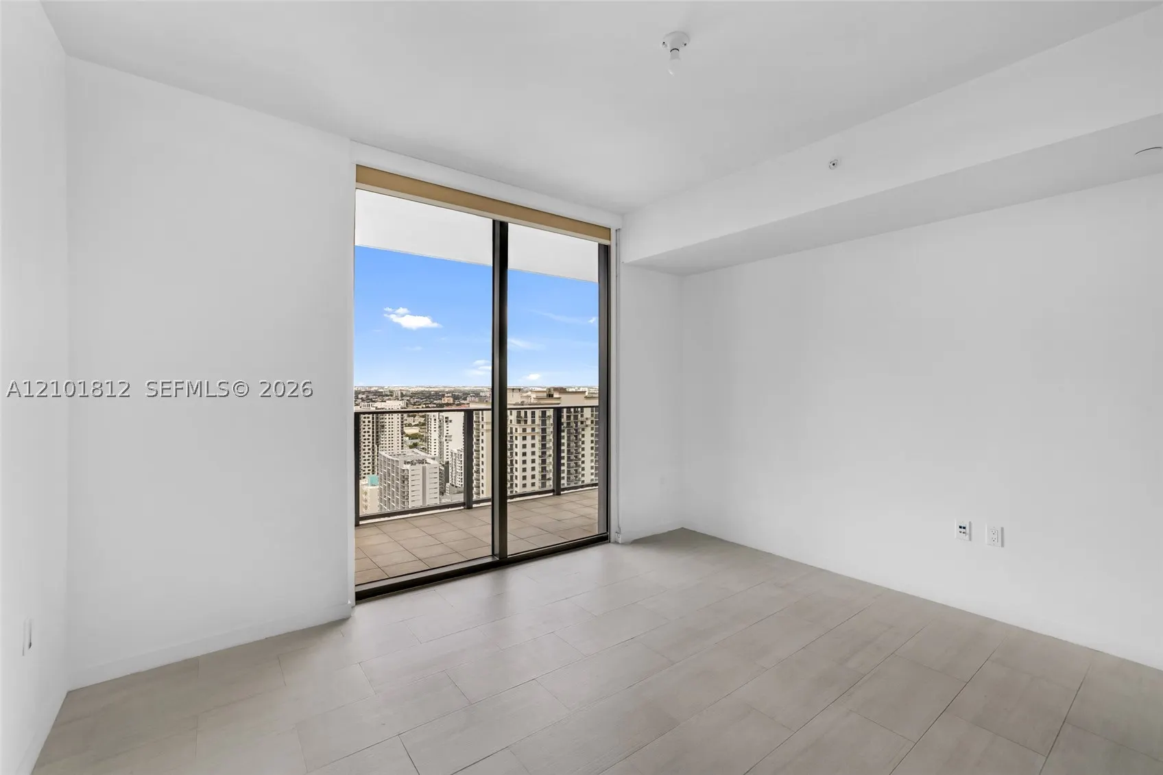 1000 Brickell Plz #3904