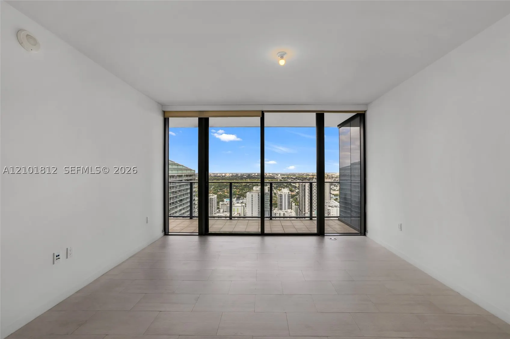 1000 Brickell Plz #3904